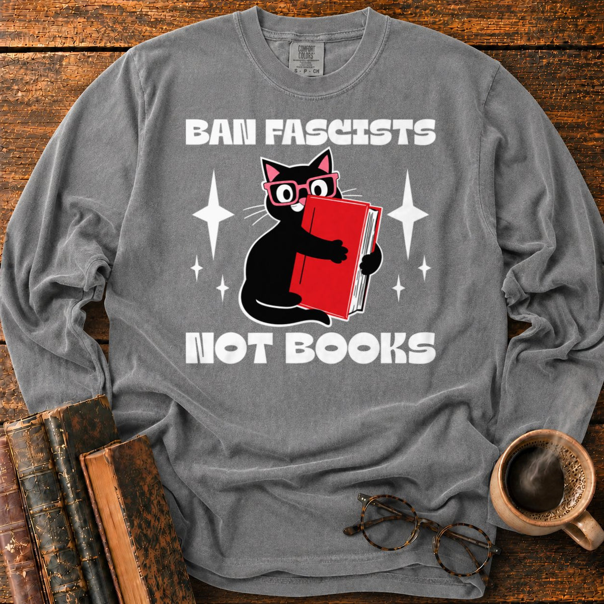 Retro Cat Hugging A Red Book LS T-Shirt in Pepper – BooksThreads